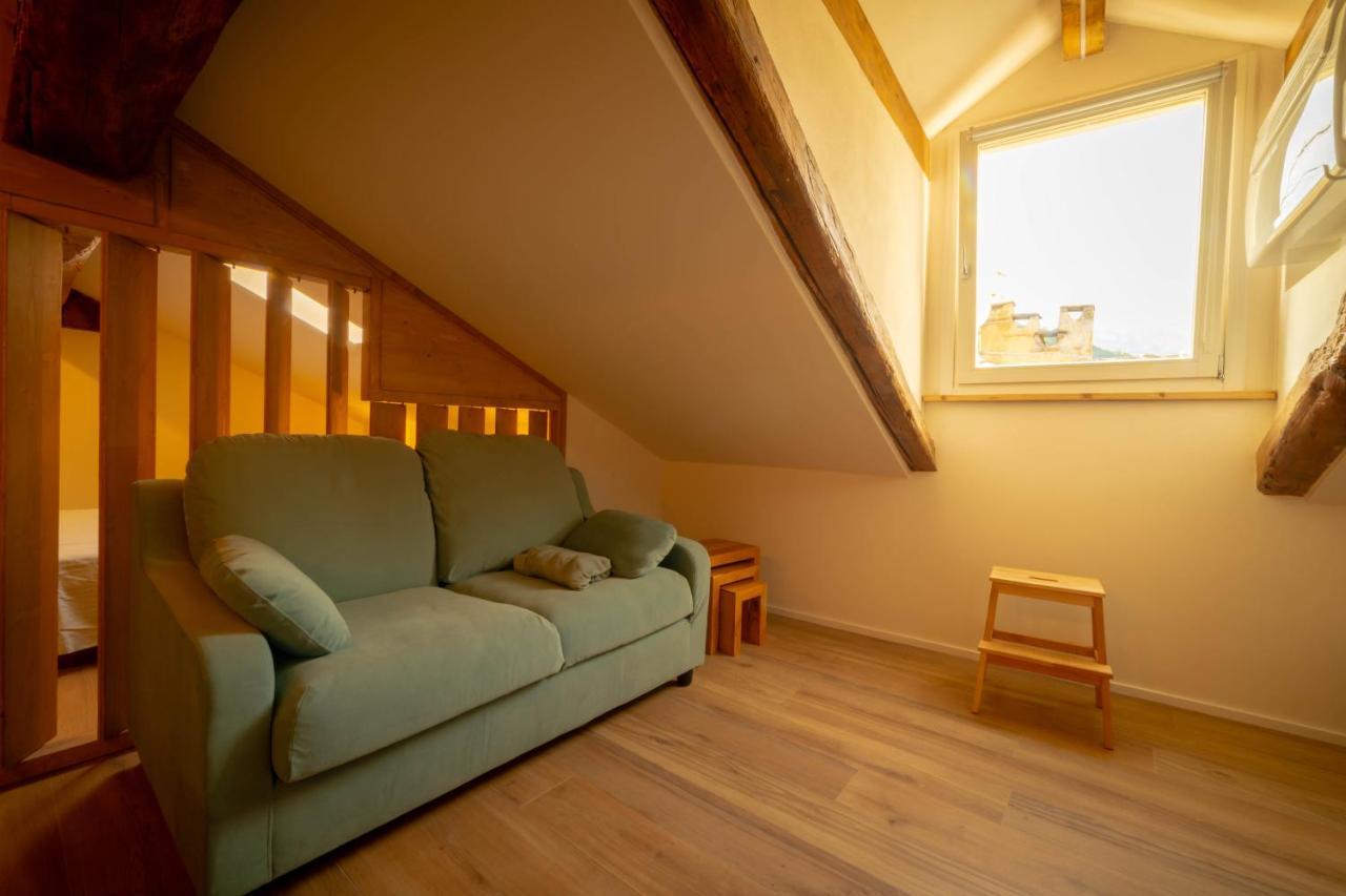 Belabri - Central Charme&Comfort -Mansarde E Appartamento อาออสตา ภายนอก รูปภาพ